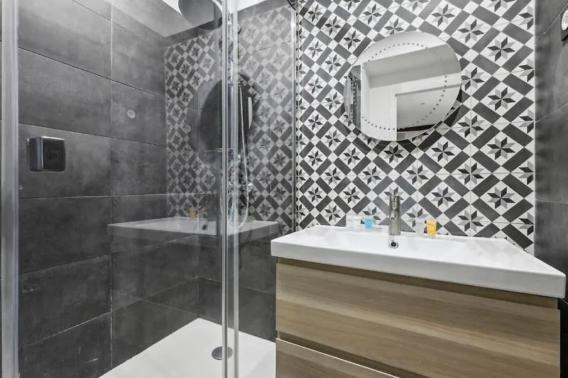 375 Suite Brady - Superbe Appartement A Paris contacts